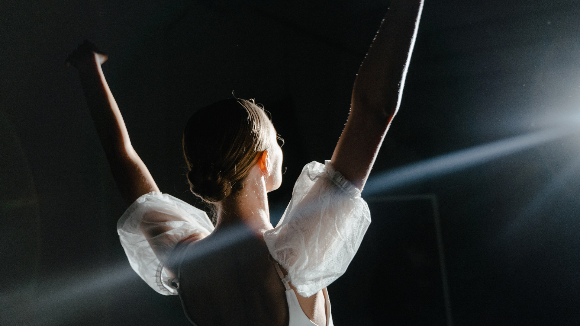 Dancer taking a bow to the crowd in a Press release announcing American Players Theatre and 501(c) Services partnerhsip