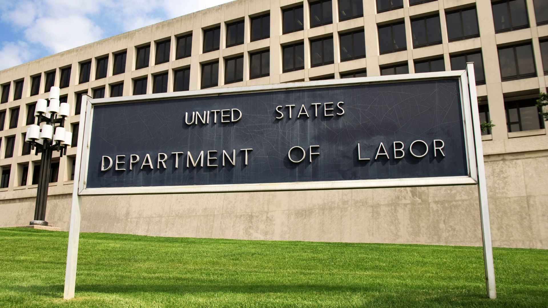 Department of Labor sign in an article about DOL standards for employees versus 1099 contractors